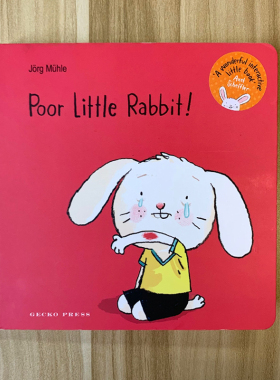 现货 英文原版 Poor Little Rabbit 小兔子亲子互动纸板书 谁来帮我擦擦药 Jorg Muhle 宝宝行为习惯培养