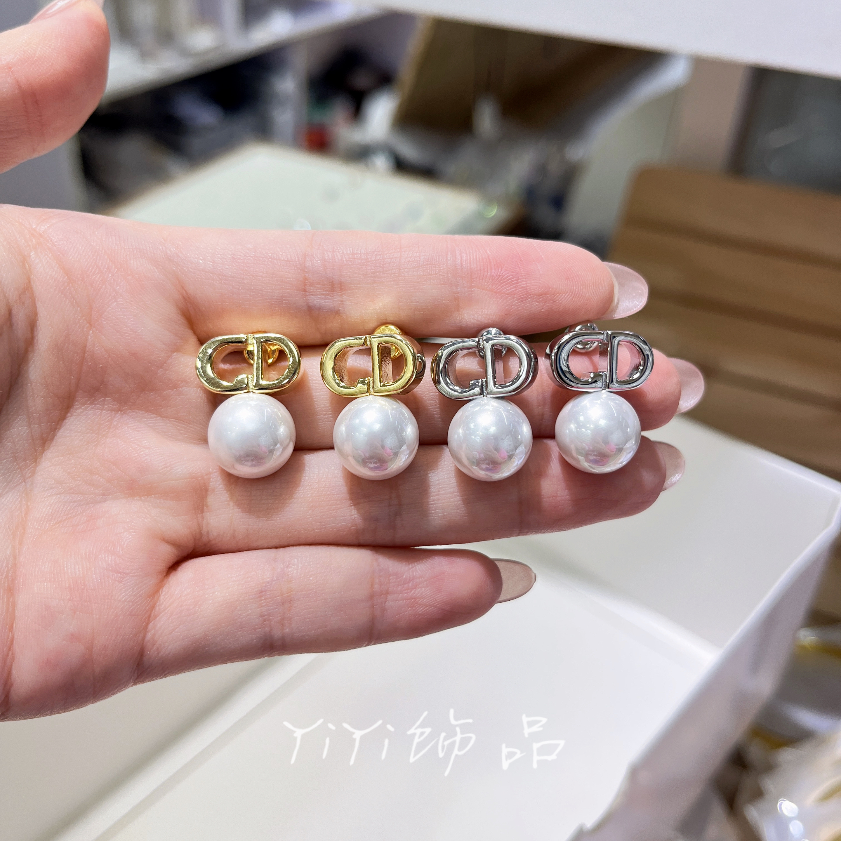 2025爆款高级轻奢猪鼻子CD10m珍珠耳钉女时尚百搭气质耳环耳饰