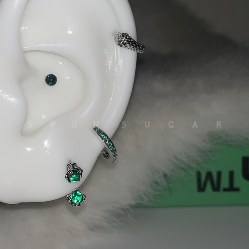闪闪祖母绿龙爪耳圈马蹄环绿色澳宝耳骨钉暗黑辣妹小蛇耳环耳饰