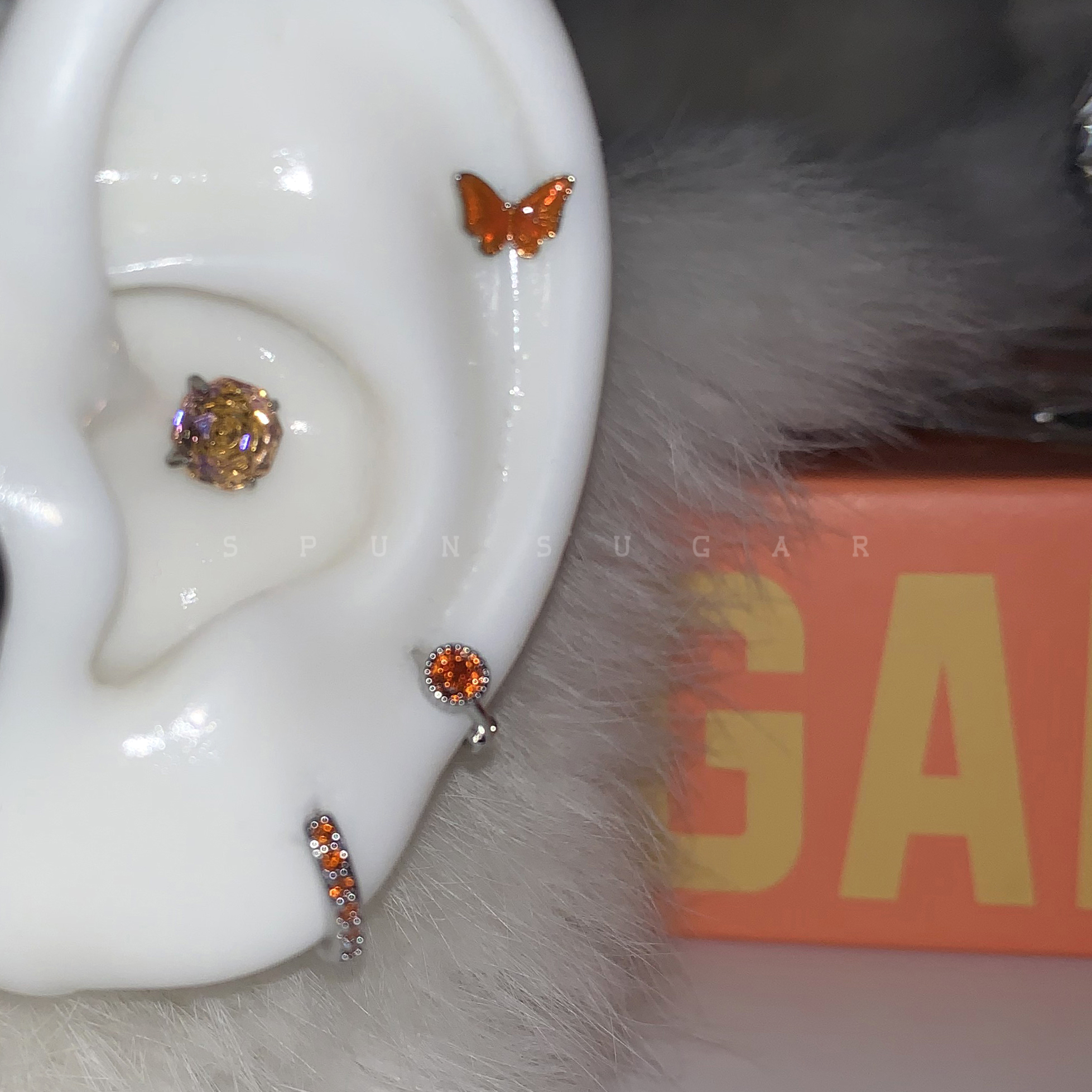 超闪橘色蝴蝶玫瑰切耳骨钉钛钢睡觉免摘耳蜗钉满钻闪闪耳圈耳环女