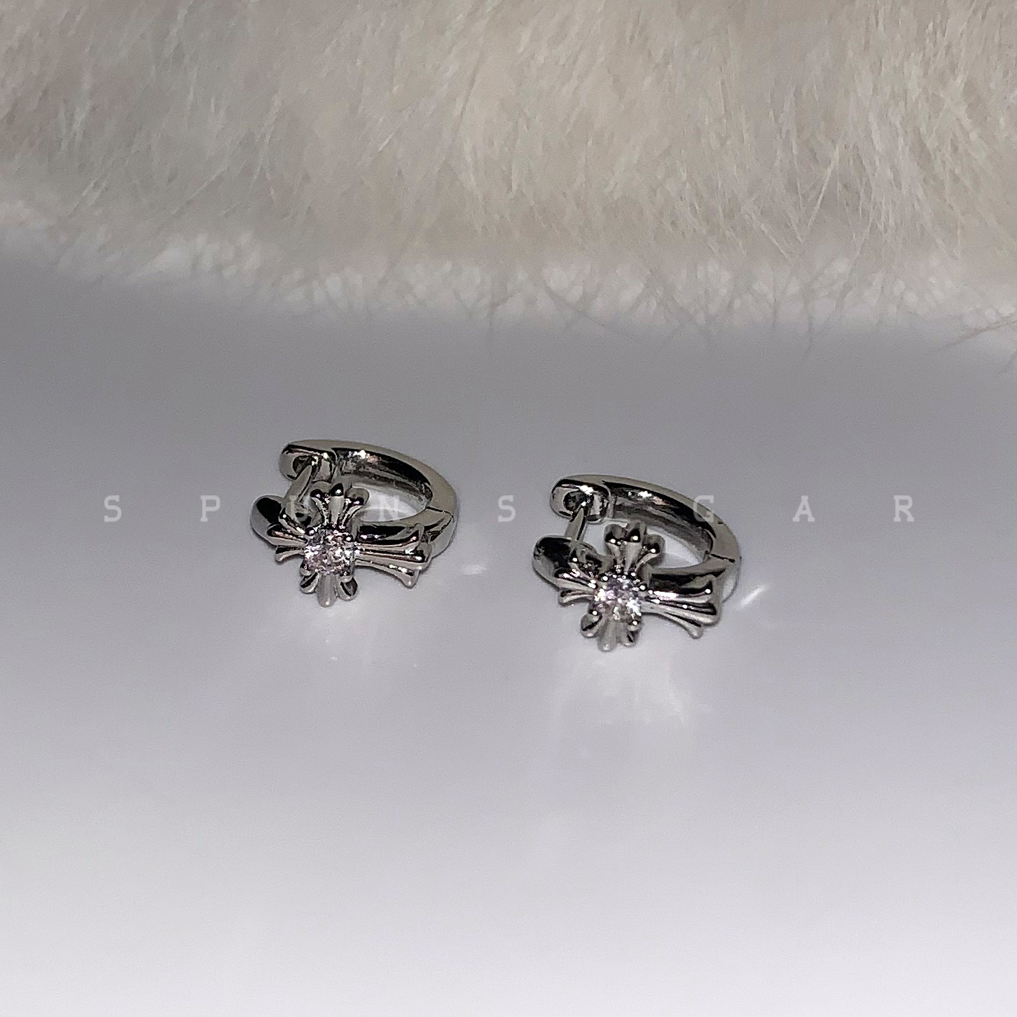 闪钻十字架耳圈D型克罗耳骨圈小众设计个性百搭双耳洞耳饰耳环女