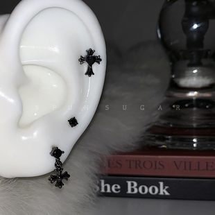 暗黑色系十字架耳骨钉钛钢甜酷辣妹圆形耳蜗钉高级感情侣耳钉耳饰