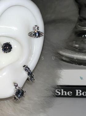 爆闪黑色十字架耳骨钉女钛钢土星锆石耳蜗钉暗黑风高级感耳圈耳环