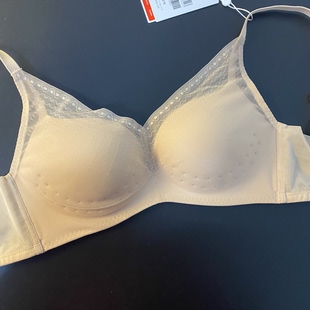 曼75B新月牙杯中薄大透气孔无钢圈无痕调整型20811130