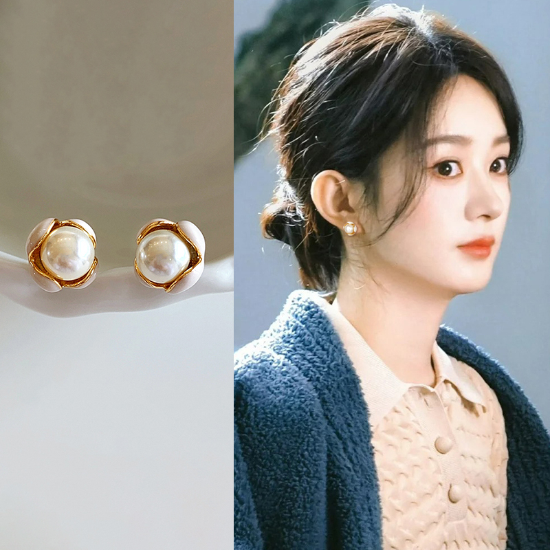 精致小巧花朵耳钉女法式轻奢独特设计珍珠款耳环s925银针气质耳饰