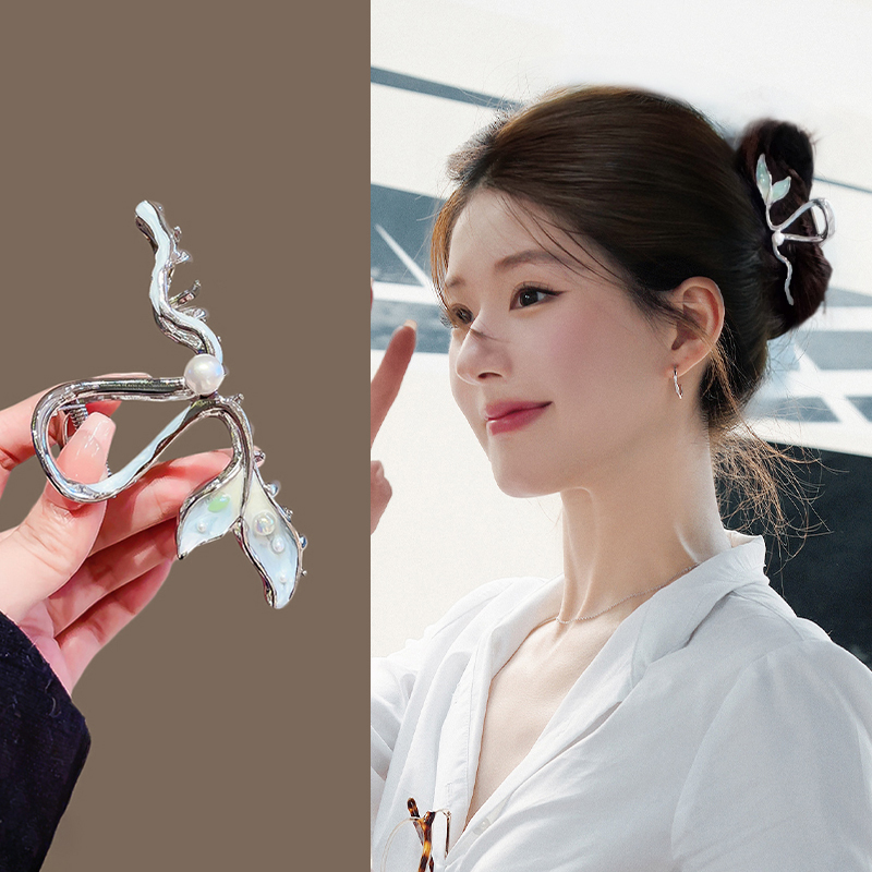独特珍珠款鱼尾抓夹时尚