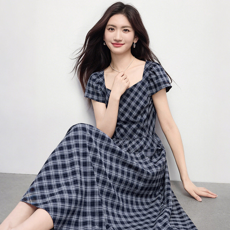 熙世界航海系法式复古格纹连衣裙女夏季飞飞袖方领裙子2025年新款