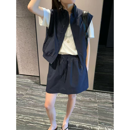 X机能风 时髦运动风马甲 白体恤 短裙三件套 套装女2026夏