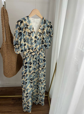 G2098逛画展晕染蓝色花朵连衣裙 V领泡泡袖长裙2023夏新款