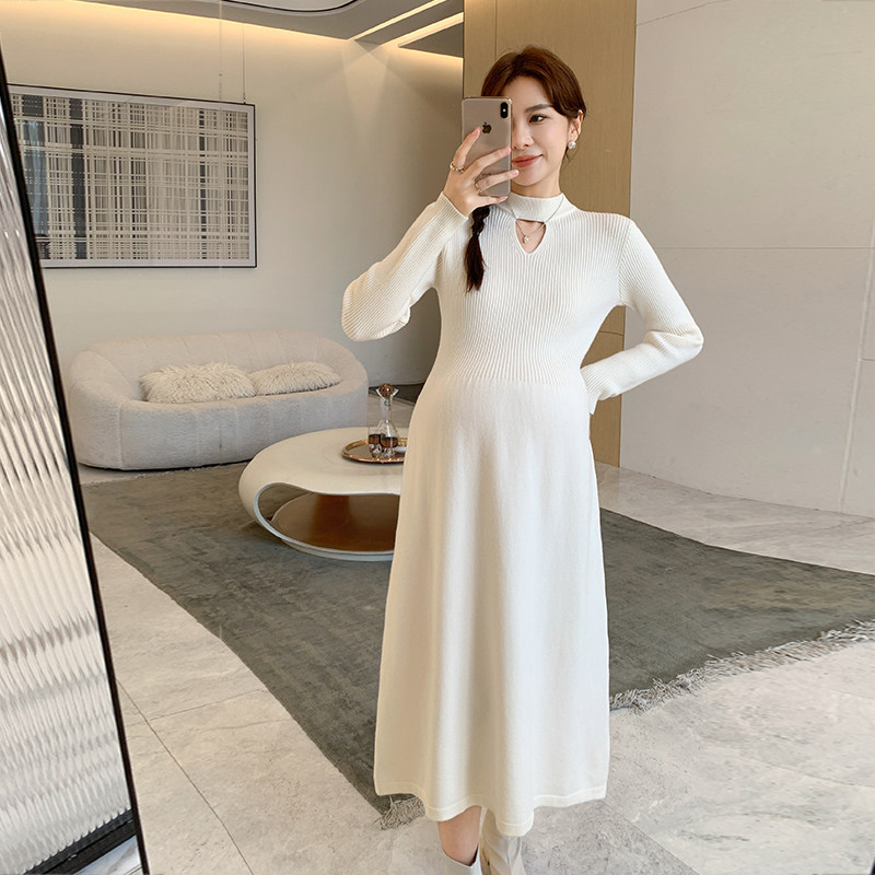 孕妇装连衣裙春秋新款V领胸前镂空内搭长袖宽松休闲百搭针织裙