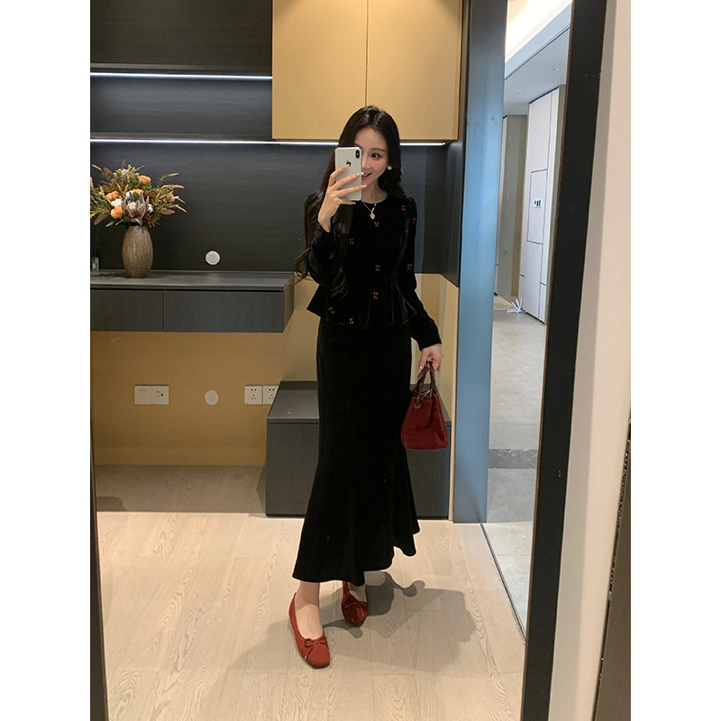 XINYI【酒心甜樱】冬季樱桃刺绣丝绒小衫+鱼尾半身裙显瘦套装女,女装/女士精品,时尚套装,淘宝优惠券,粉丝福利购,淘宝优惠卷