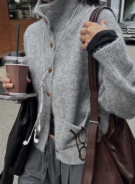 韩国代购官网女装Feminique 2025秋气质单排扣高领开襟针织衫外套