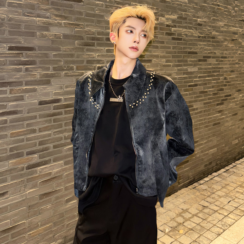 秋季复古高级感痞帅麂皮绒铆钉夹克短款外套潮流男模穿搭得吃上衣
