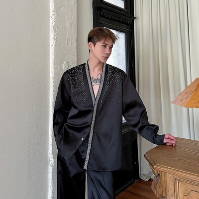 春装暗黑系高级感亮闪镶钻刺绣V领衬衫男长袖时尚雅痞发型师衬衣