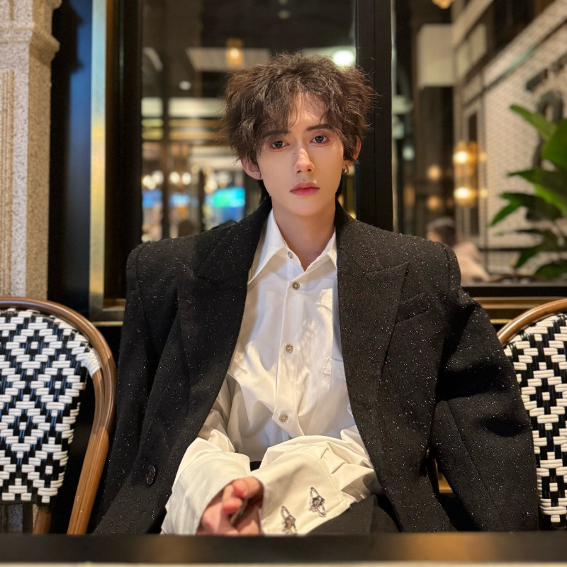 春装轻奢时尚亮片西装男垫肩上衣短款韩版高级感炸街痞帅西服外套