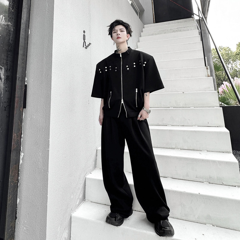 여름 다크 스타일 틈새 스탠드 칼라 리벳 장식 반팔 재킷 남성 정장 잘 생긴 하이 엔드 바지 투피스 세트