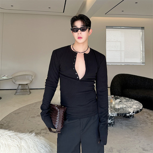 秋季时髦深V纽扣修身打底衫男显瘦设计感长袖T恤内搭弹力雅痞上衣