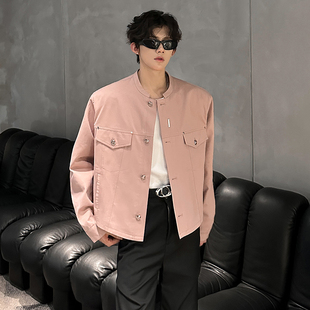 粉色气质立体裁剪设计感短款西服夹克外套男模穿搭高级感垫肩无领