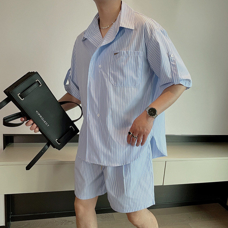 여름 한국 디자인 불규칙 스트라이프 셔츠 남성 5점 반팔 가볍고 성숙한 잘생긴 캐주얼 반바지 투피스 세트