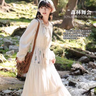 法式气质米白色连衣裙女春秋季新款显瘦青春气息简约浅色温柔裙子