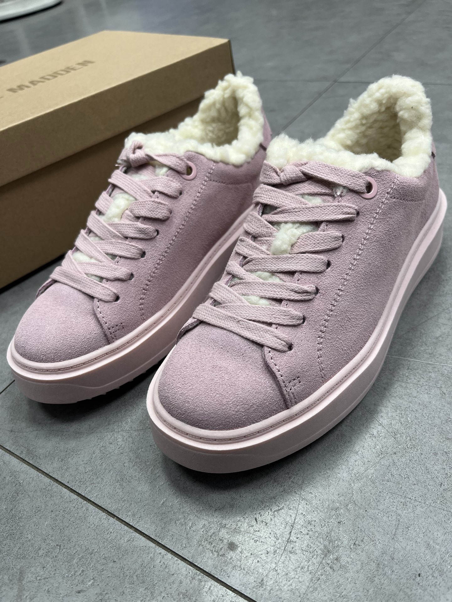 思美登女鞋 秋冬新款真皮小个子加绒休闲鞋厚底增高保暖松糕鞋女