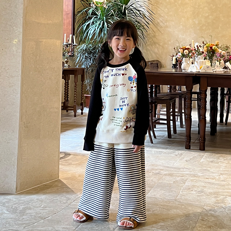 OLIOKIDS秋冬男女童卫衣涂鸦风