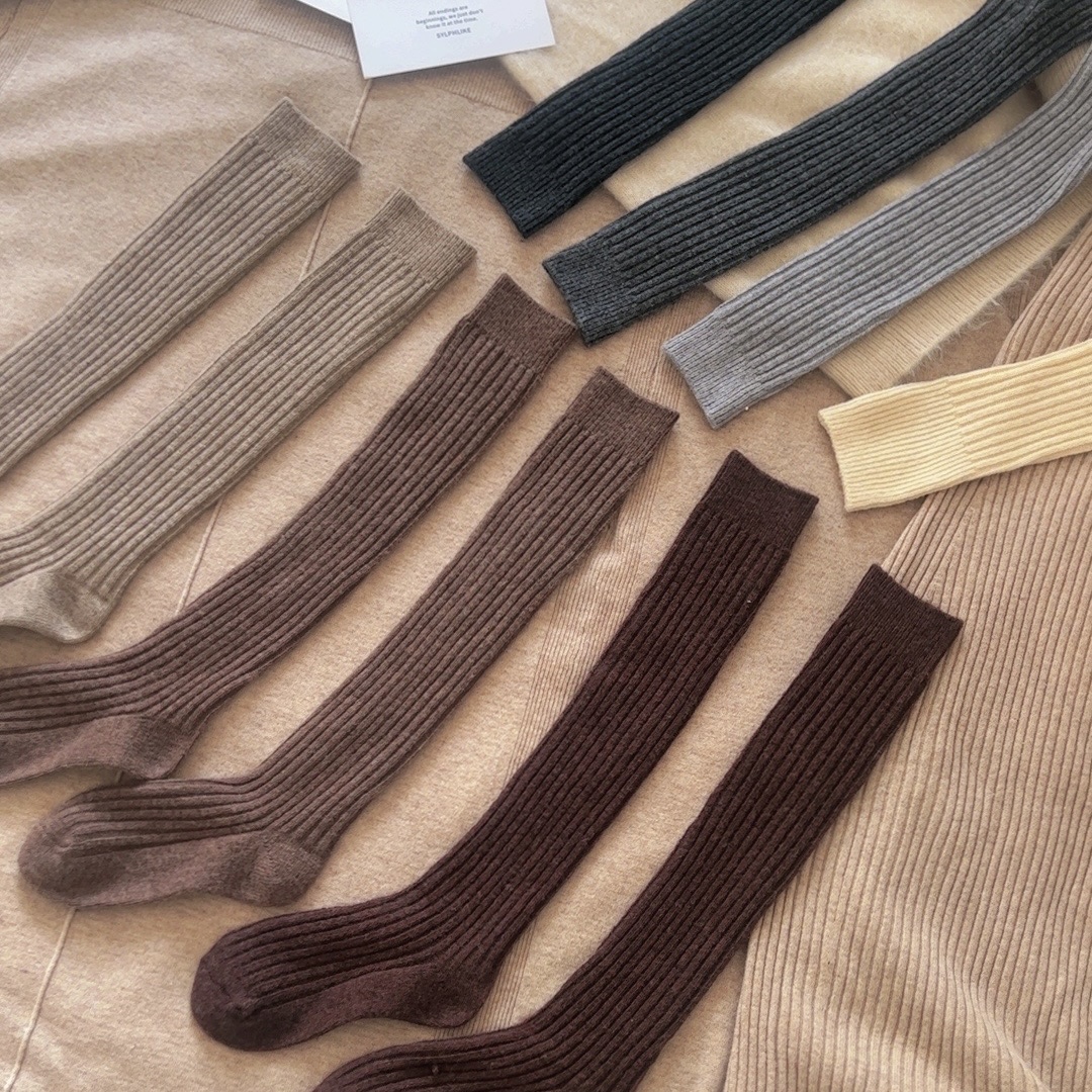 超高端，羊毛含量42.6%及膝袜