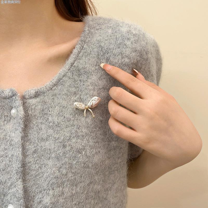 不规则蝴蝶结胸针女高档小众别针精致高级感胸花衣服防走光扣