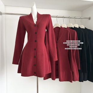 节日氛围V领收腰羊毛针织连衣裙女秋冬内搭打底法式 气质A字短裙子