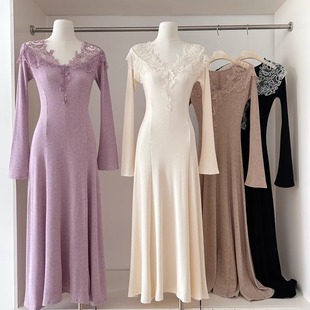 温柔氛围感蕾丝v领针织连衣裙女秋冬气质收腰毛衣内搭打底长裙子