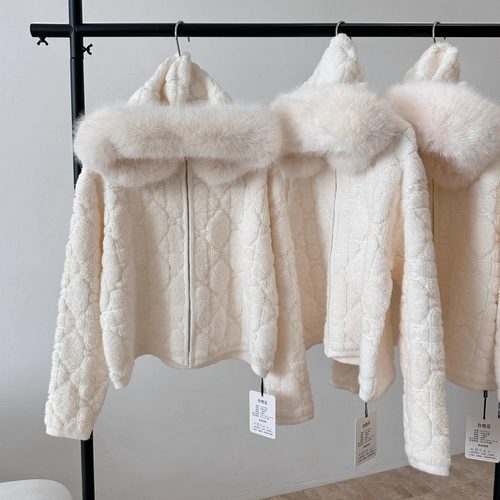 D家菱格尖子生毛领高级毛衣外套