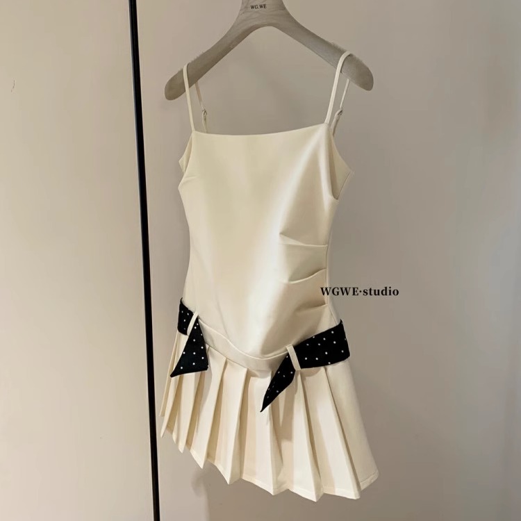 夏季穿搭漂亮掐腰裙百褶吊带裙子