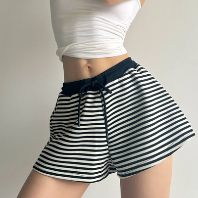 高腰辣妹黑白条纹休闲阔腿短裤女