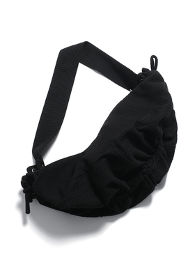 SoleMass 抽褶华夫格肌理月牙包 百搭通勤斜挎包 男女单肩包包