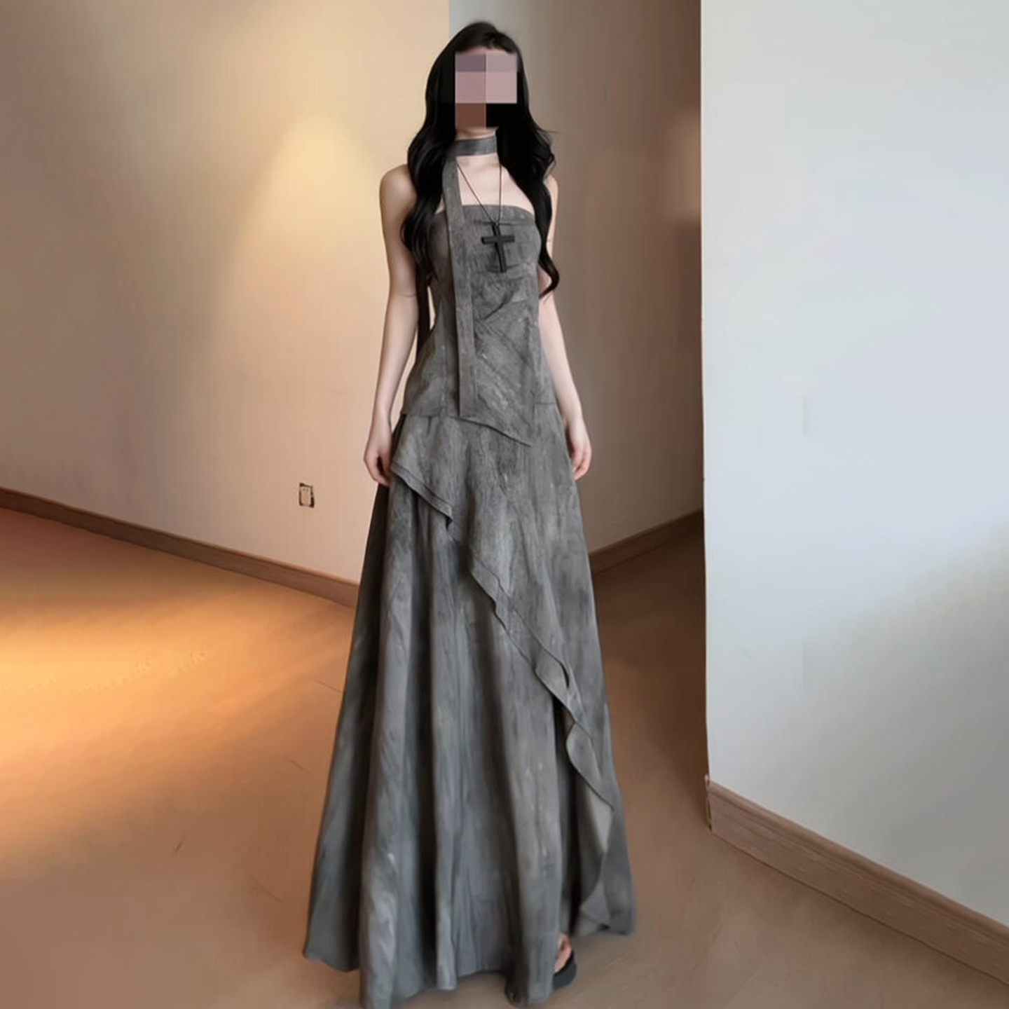 新中式灰色挂脖抹胸半身连衣裙子穿搭套装女2025夏季新款法式长裙