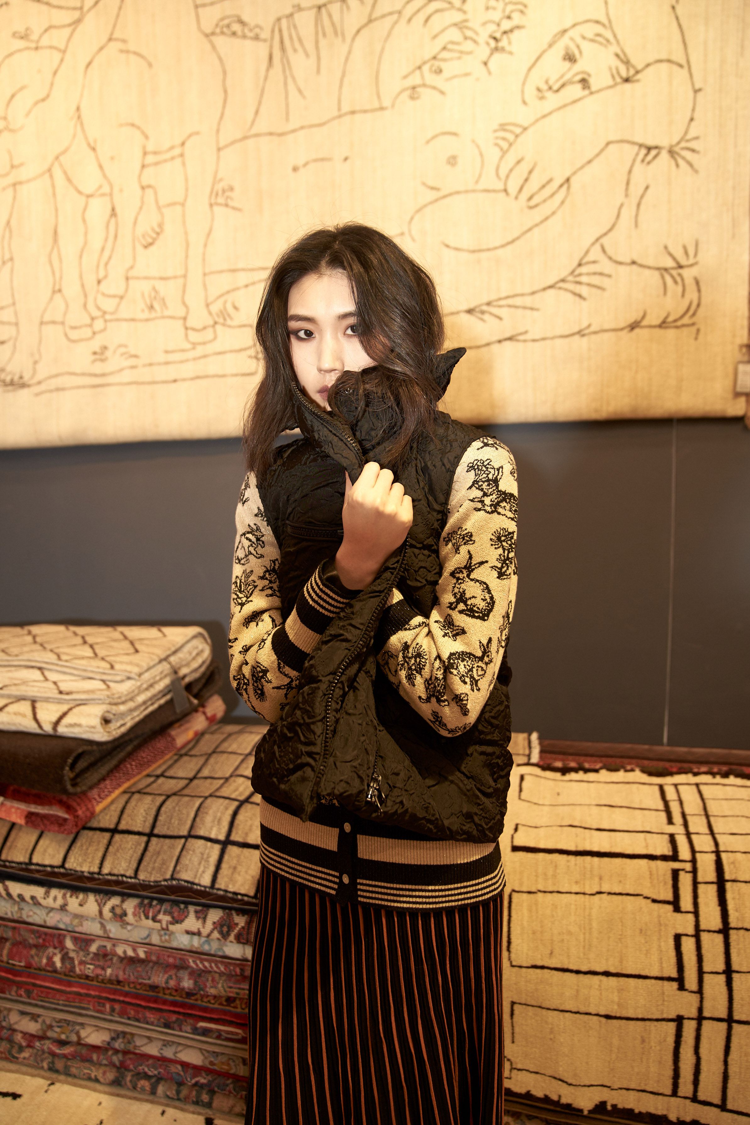 独立设计师品牌Lou de nannan黑色提花面料羽绒背心宽松廓形羽绒