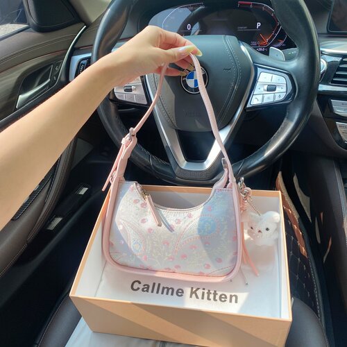 CallmeKitten高级感撞色刺绣法棍腋下包包2026新款小众轻奢新月包 - 封面