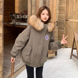 军绿色毛领连帽派克羽绒服女冬超火好看高级小众加绒加厚工装外套，女装羽绒服，2C062