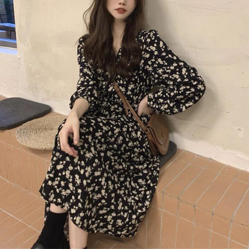 法式赫本风黑色长裙女2026春装气质宽松显瘦打底雪纺碎花连衣裙子
