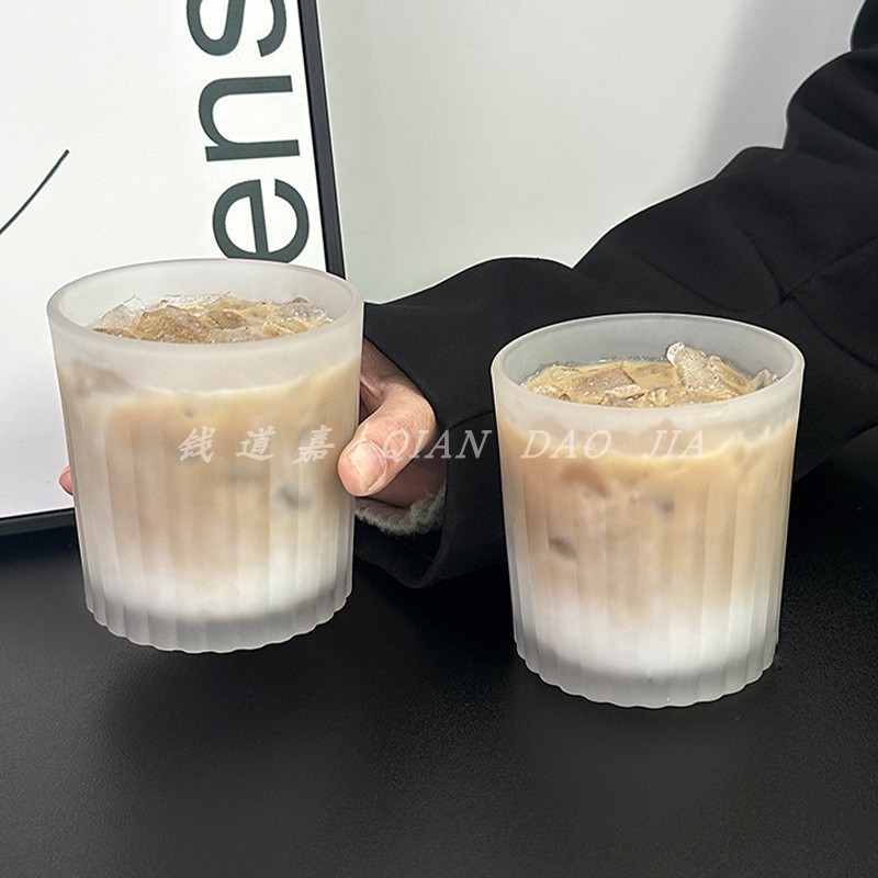 钱道嘉磨砂竖纹玻璃杯冰美式拿铁