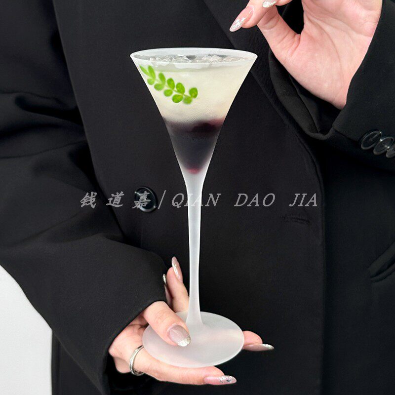 钱道嘉创意磨砂三角马天尼高脚杯