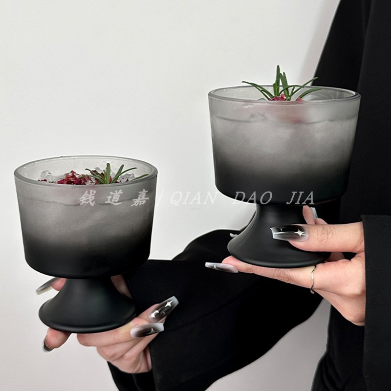 钱道嘉小众创意渐变黑磨砂玻璃杯