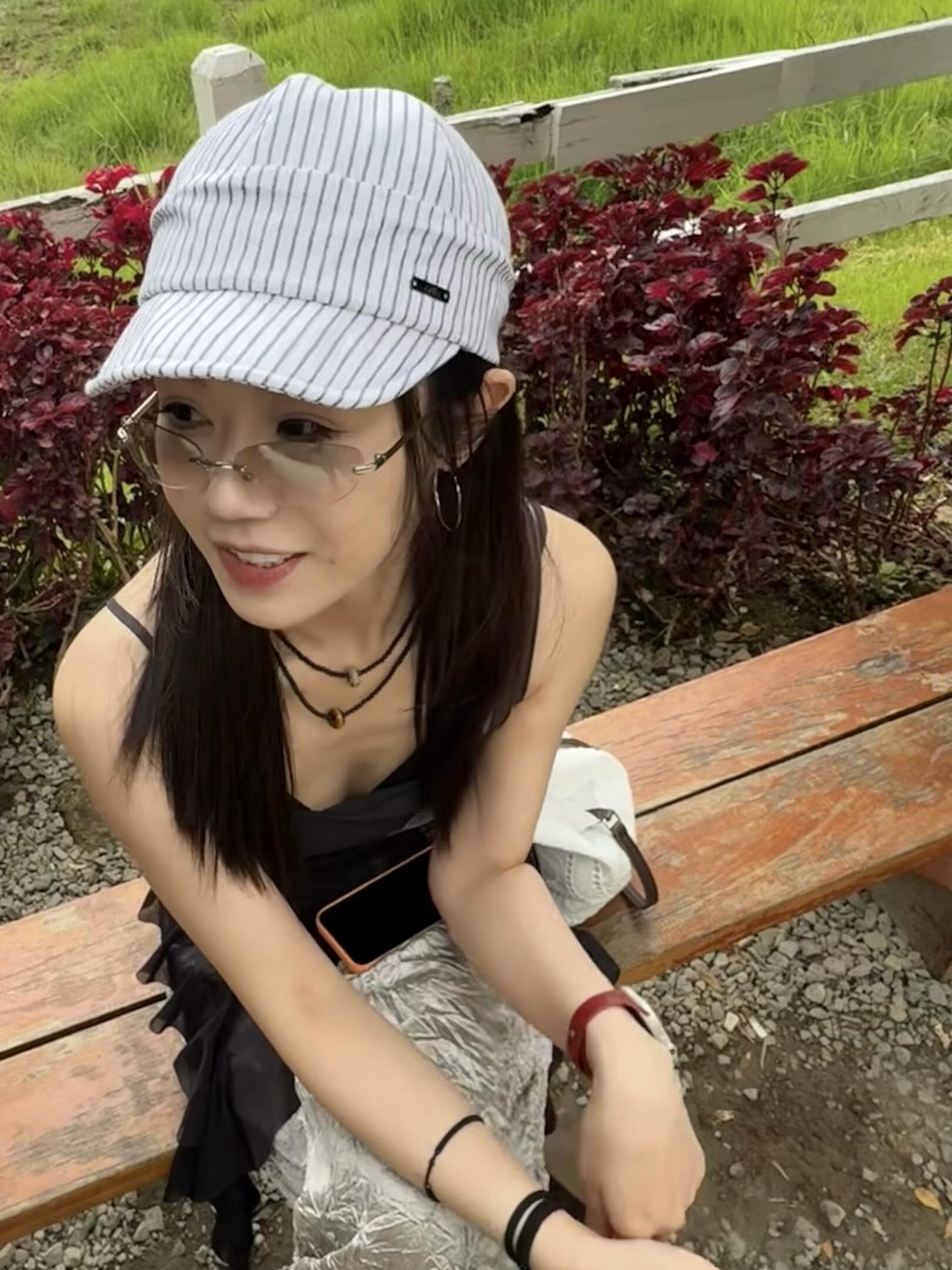 2025新款日系复古条纹鸭舌帽子女夏季薄款文艺马术帽显脸小贝雷帽