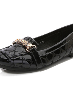 2026 shoes women大码41-42平底单鞋女新款百搭瓢鞋洋气上软皮休