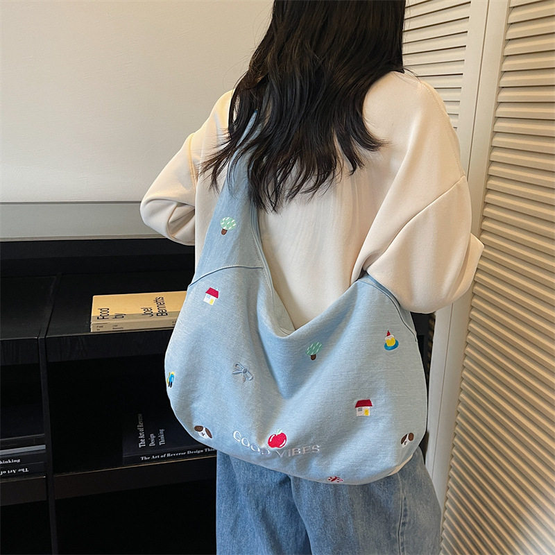 牛仔斜挎单肩小众设计包包女夏新款大容量通勤托特包