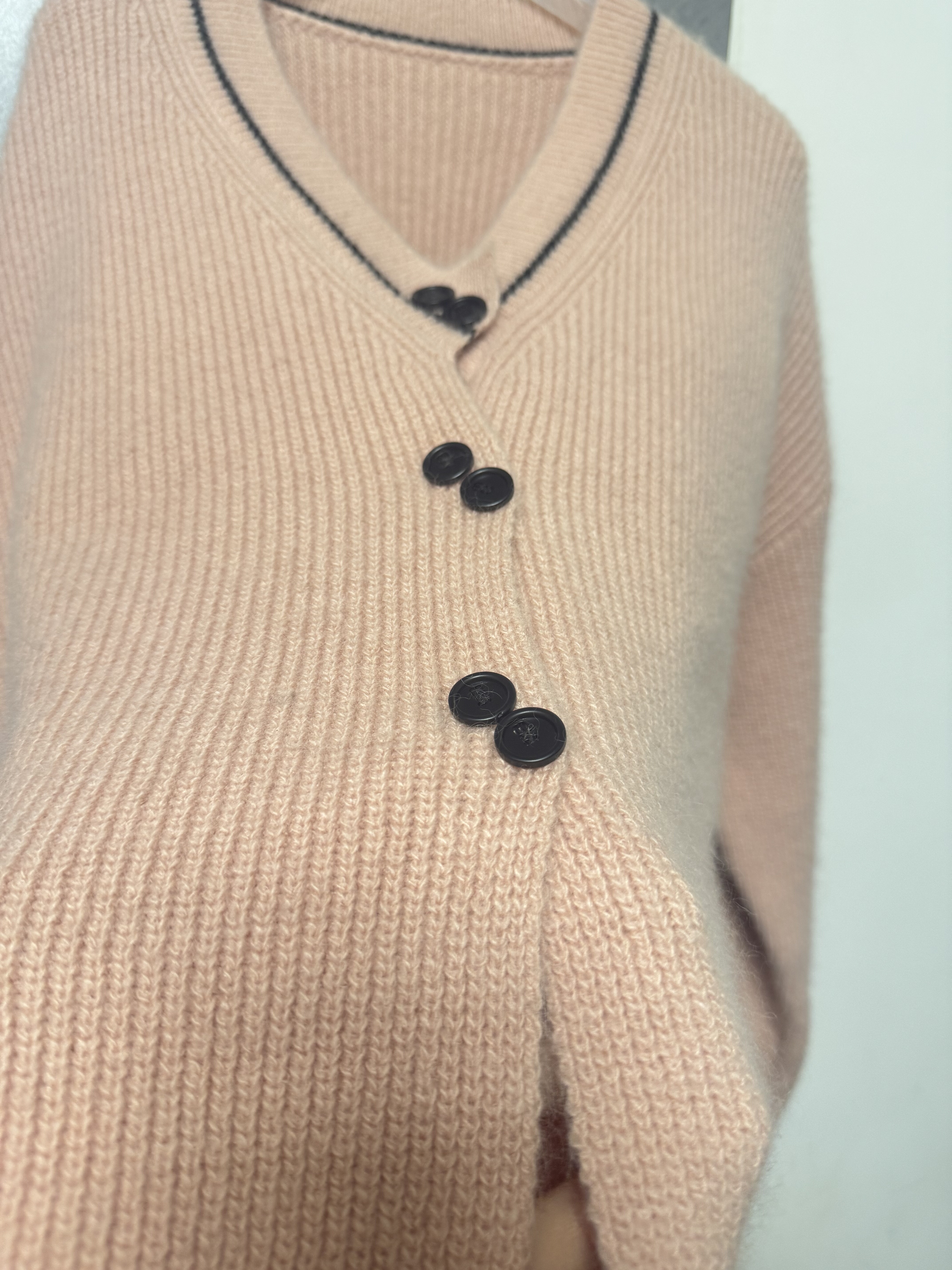 羊毛羊绒法式设计粉色感v领毛衣外套女宽松慵懒气质短款针织开衫