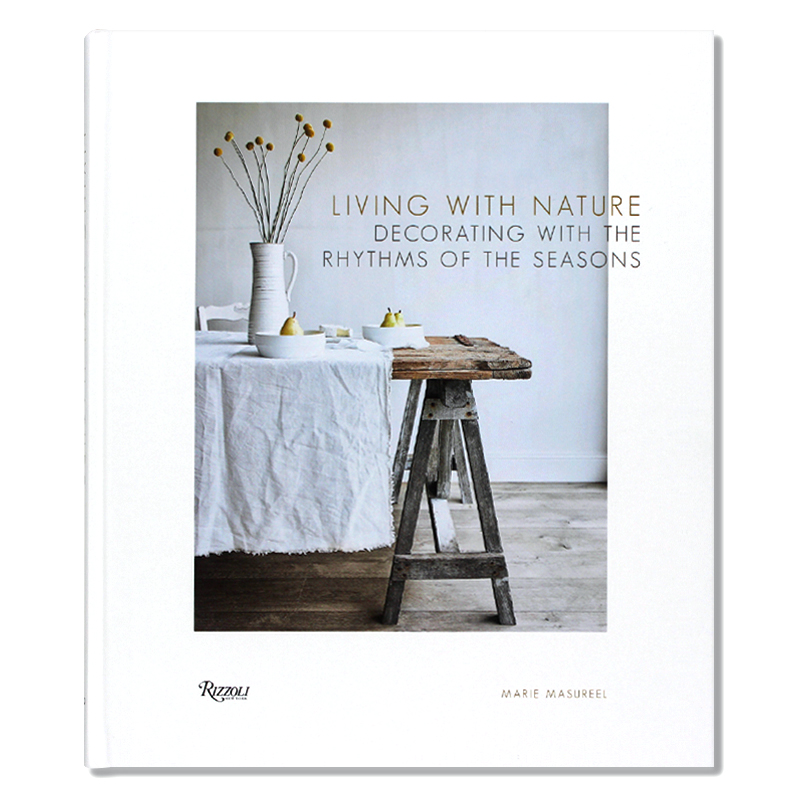 现货 Living with Nature 与自然共存:根据季节的节奏来装饰 自然内部装饰 用心生活装饰方式展示 室内建筑装饰设计 英文原版