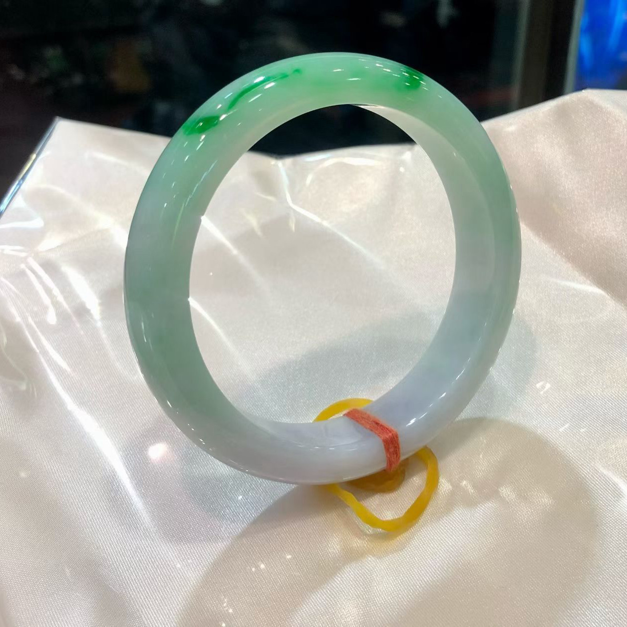 新款缅甸正品纯天然翡翠阳绿飘花61.5大尺寸手镯子女款送礼带证书