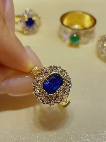 天然皇家蓝宝石戒指 1.7克拉 玻璃体满火彩 布契拉提设计