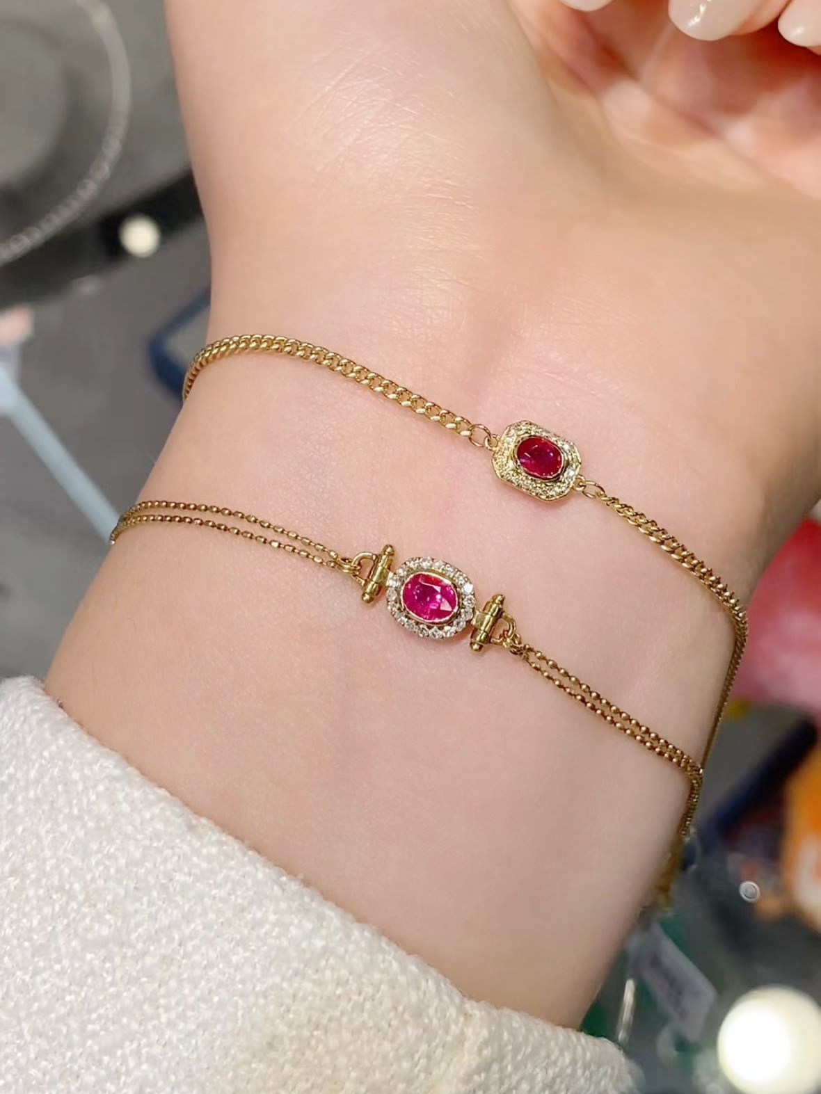 天然无烧红宝石手链 18k金钻石镶嵌重金工艺 高级点缀